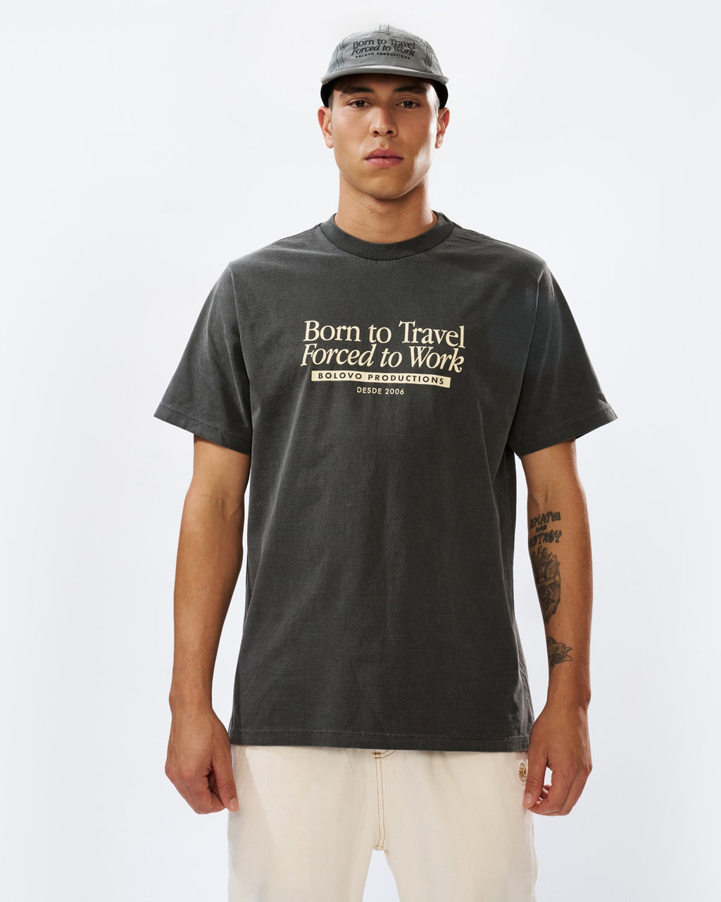 Camiseta Born to Travel Forced To Work Preta