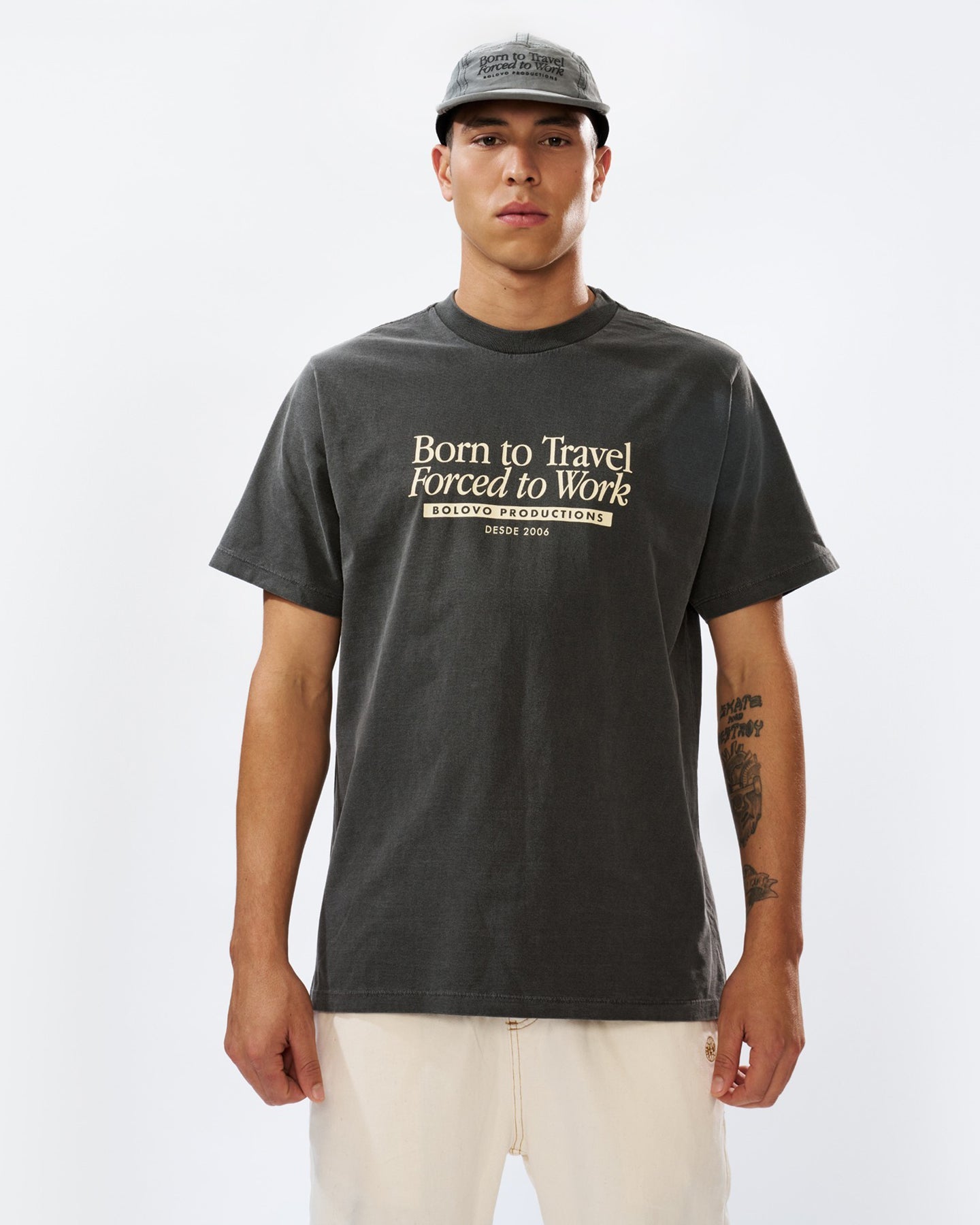 Camiseta Born to Travel Forced To Work Preta