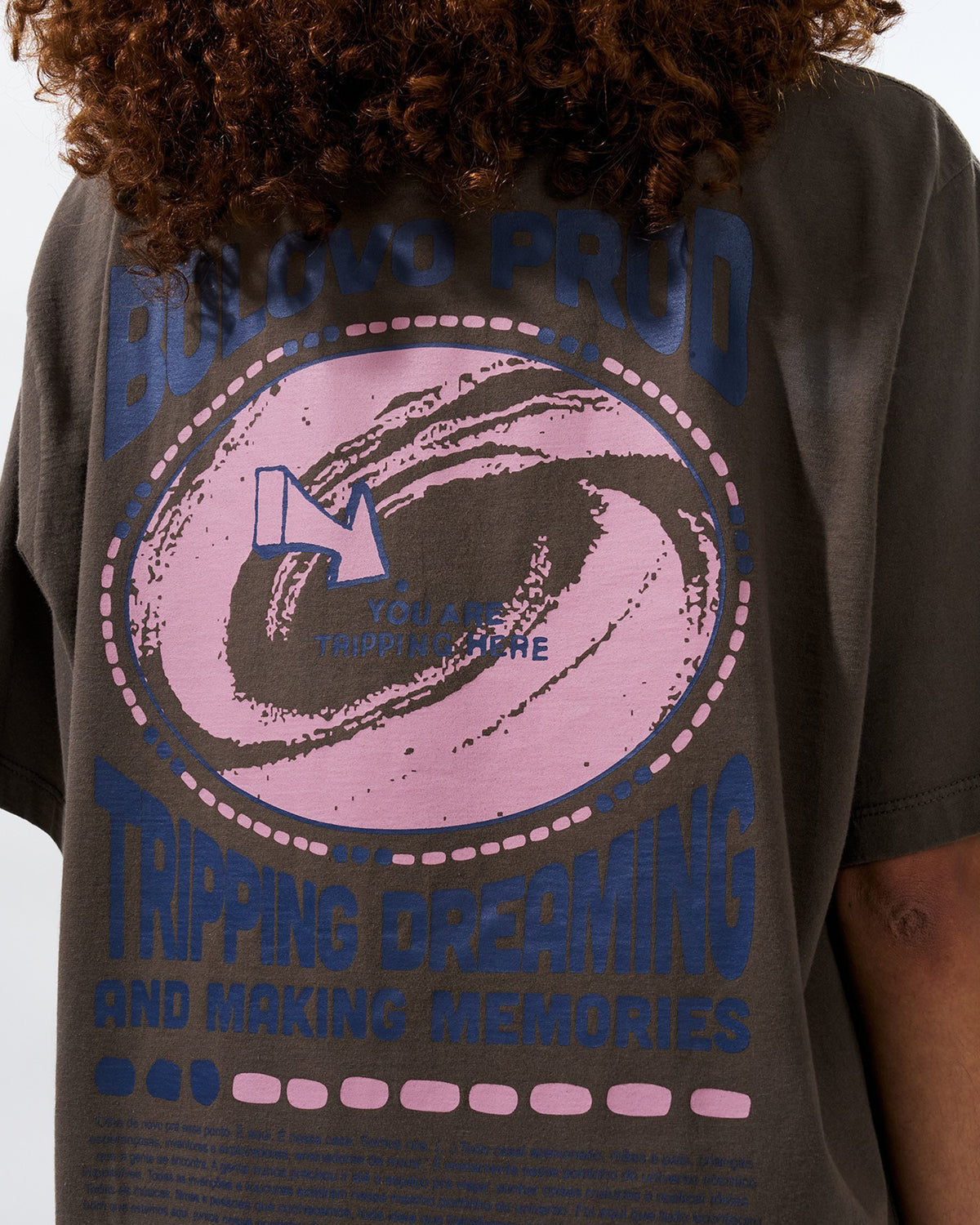 Camiseta Tripping Here Marrom