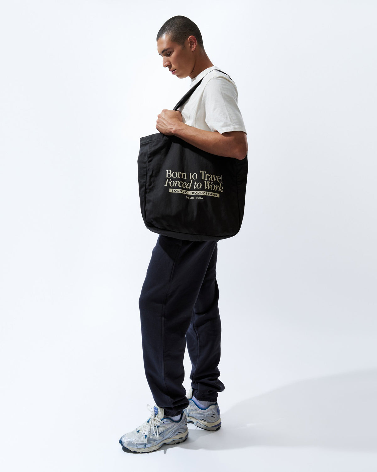 Bolsa Born To Travel Forced To Work Chumbo