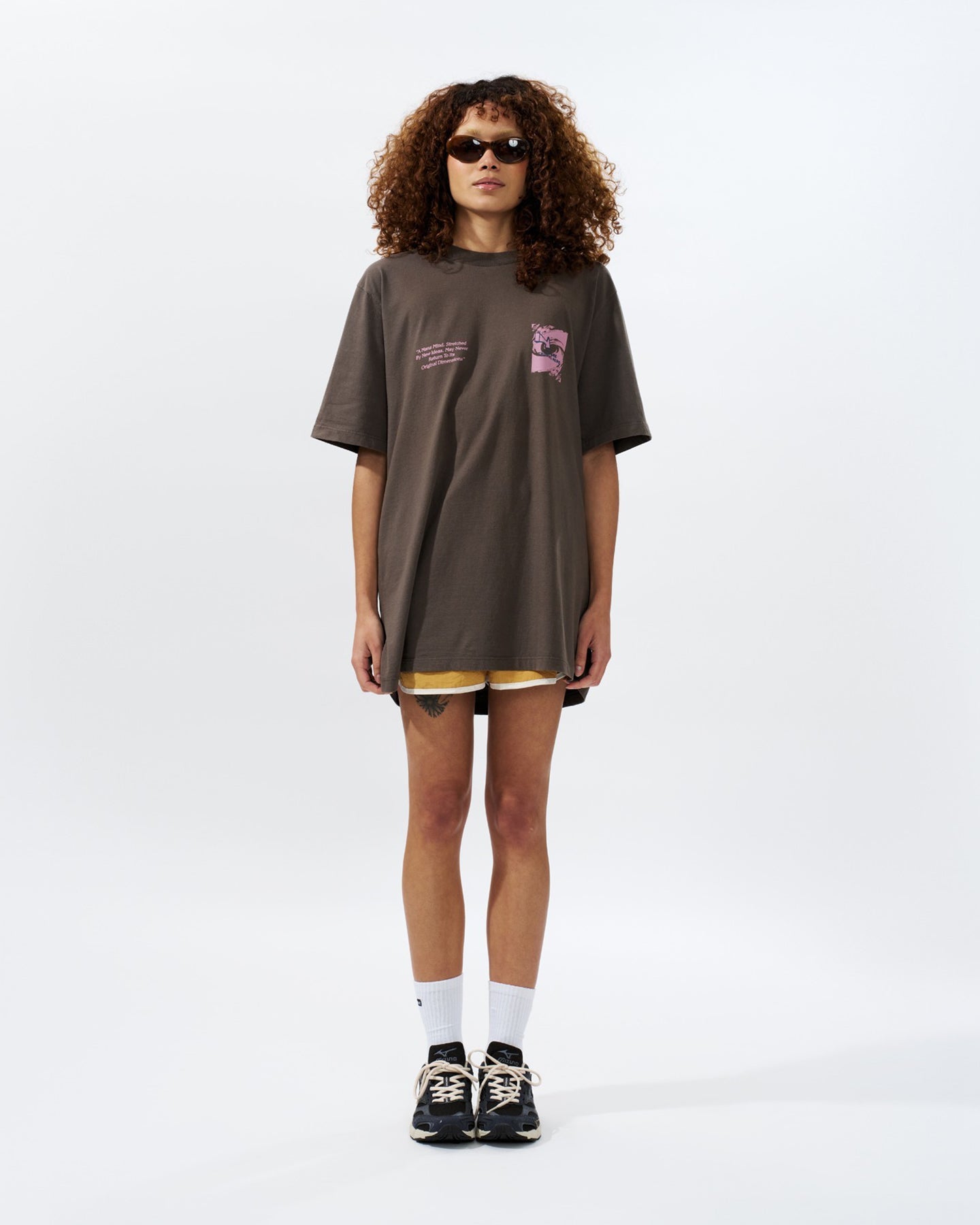 Camiseta Tripping Here Marrom